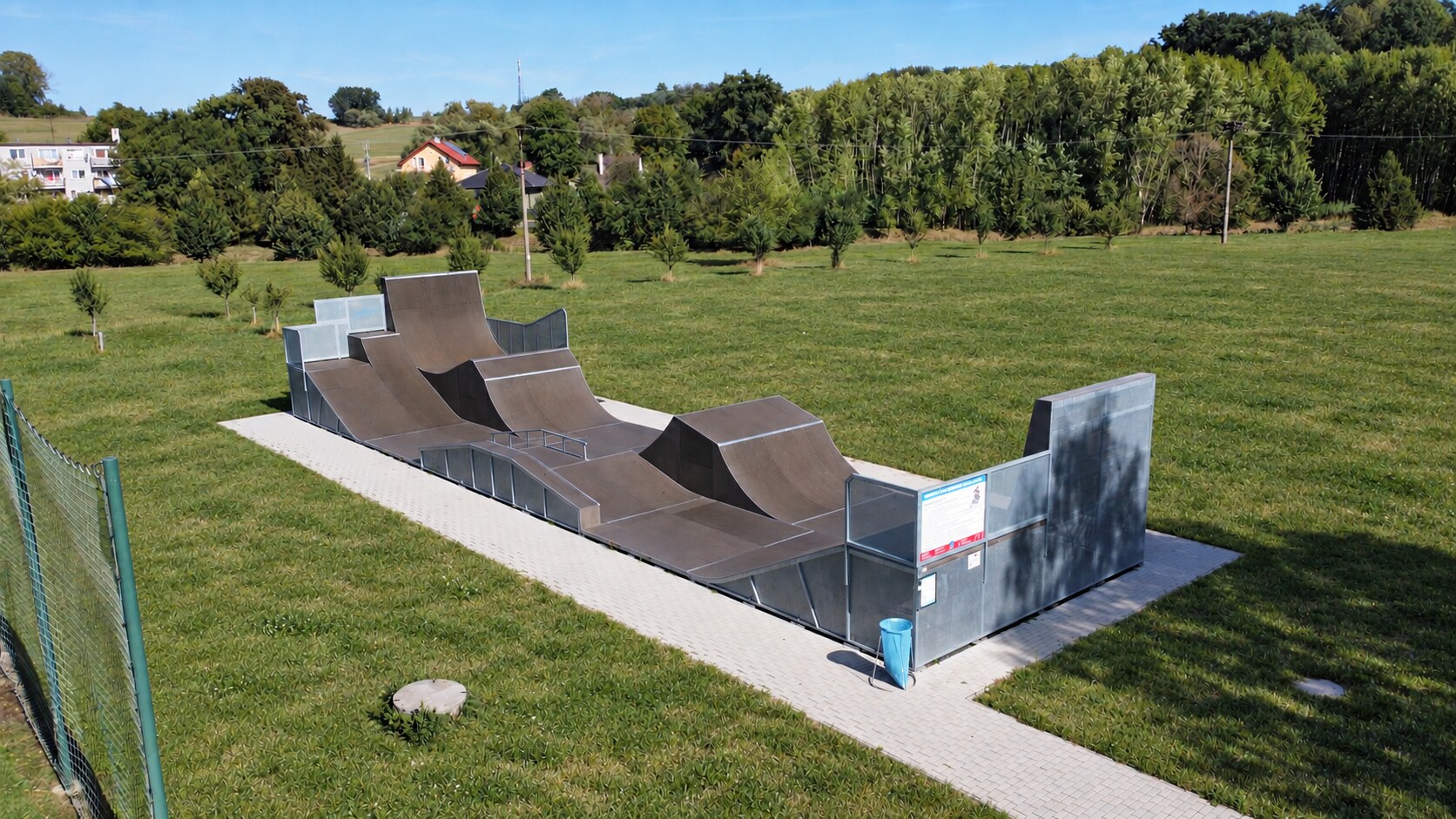 Monolitický skatepark JF Construction v Dřevohosticích